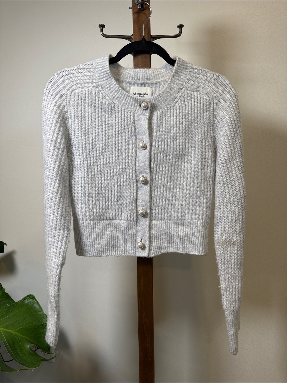 Abercrombie & Fitch Light Gray Ribbed Pearl-Button Cardigan XS